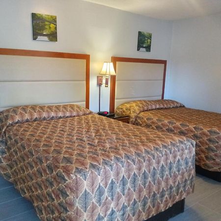 Maple Leaf Motel New Milford Экстерьер фото