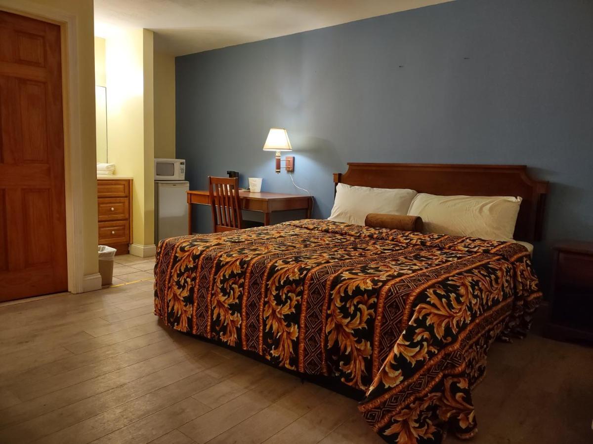 Maple Leaf Motel New Milford Экстерьер фото