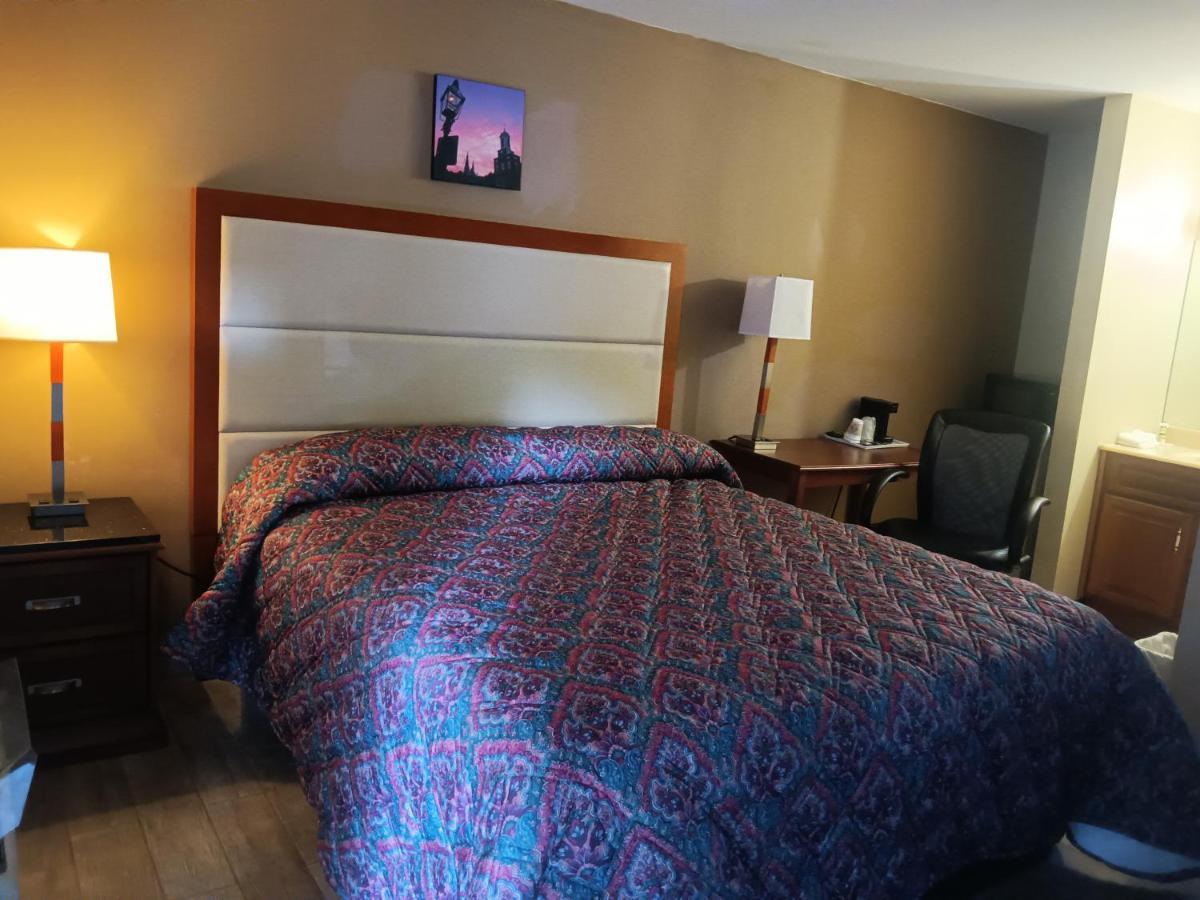 Maple Leaf Motel New Milford Экстерьер фото