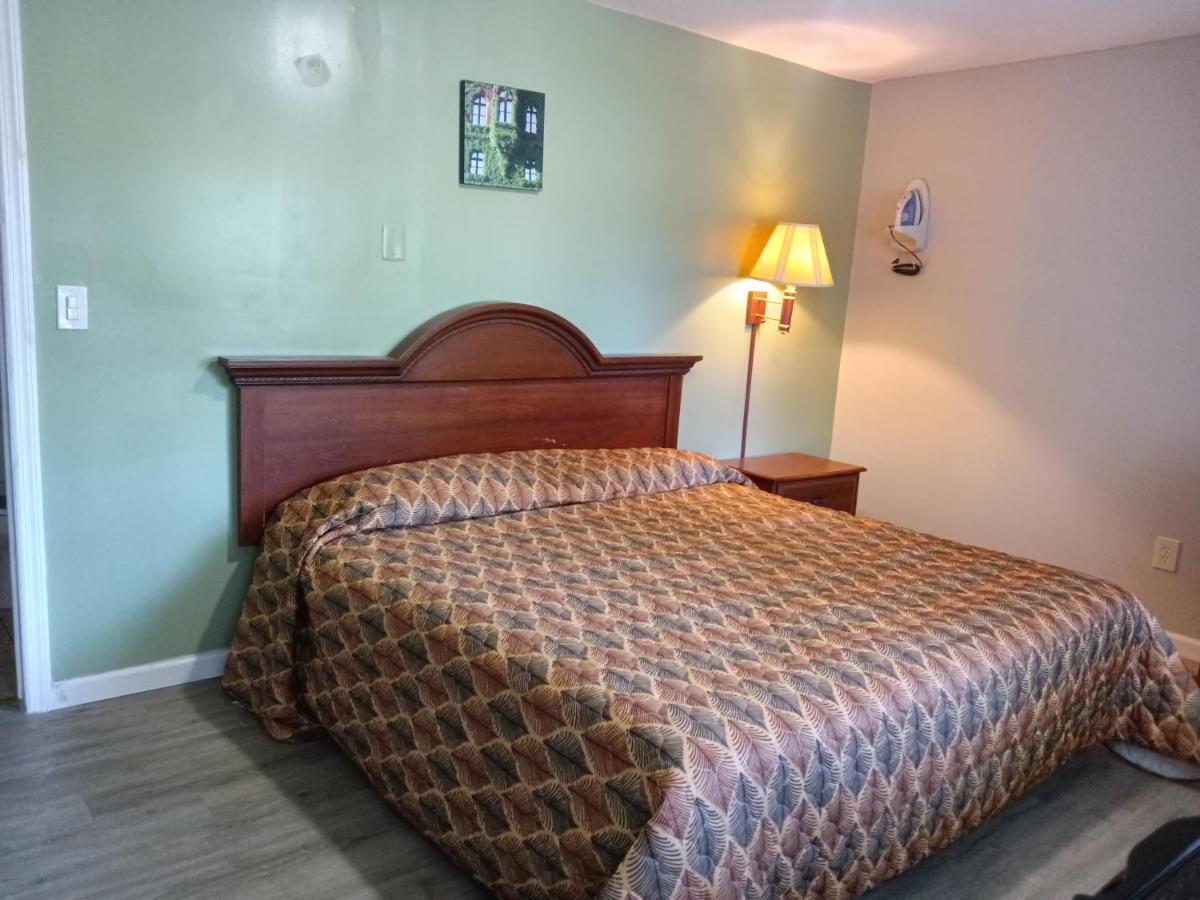 Maple Leaf Motel New Milford Экстерьер фото