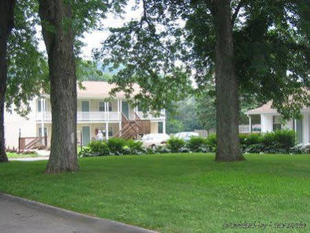 Maple Leaf Motel New Milford Экстерьер фото
