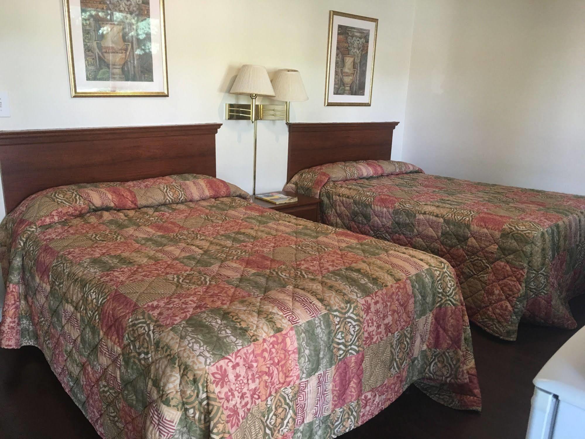 Maple Leaf Motel New Milford Экстерьер фото